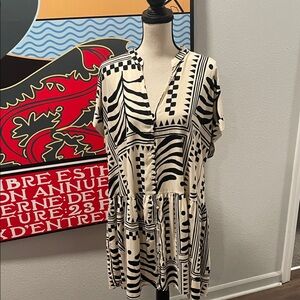 H&M Black and Beige Abstract Dress